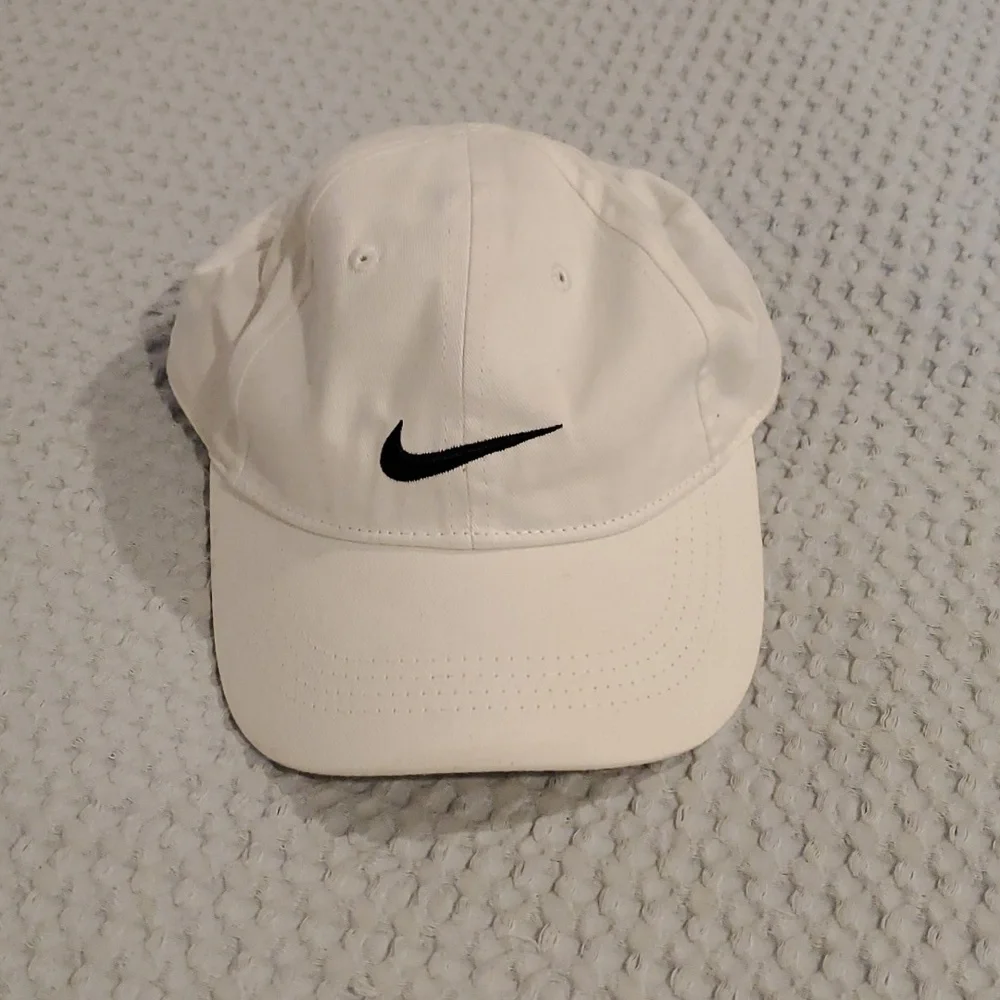 Nike Toddler Swoosh Hat Size 4 to 7 Years